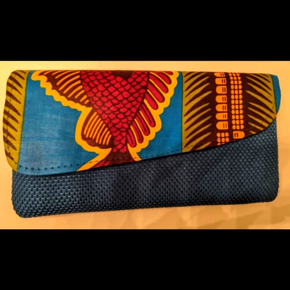 2/30 African print blue clutch